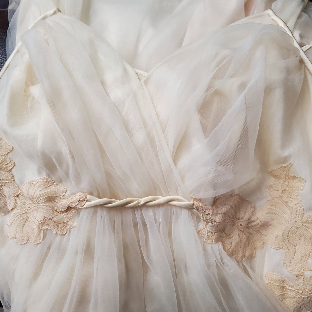 Vintage Vanity Fair empire waist USA made size 34 sheer and lace tricot nighty